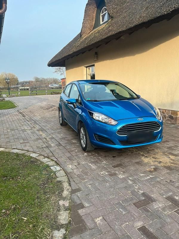 Gebraucht Ford Fiesta 80 PS (58 kW) 2014 Blau Kleinwagen