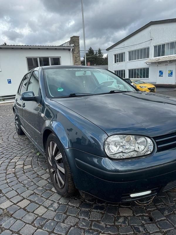 Gebraucht VW Golf IV 100 PS (73 kW) 2000 Grau Kleinwagen
