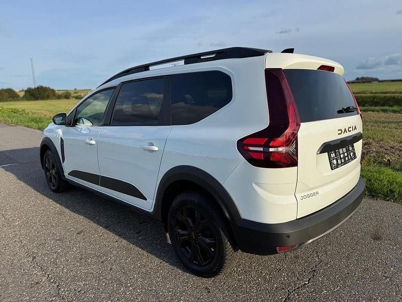Gebraucht Dacia Jogger 110 PS (80 kW) 2024 Weiß Van / Kleinbus