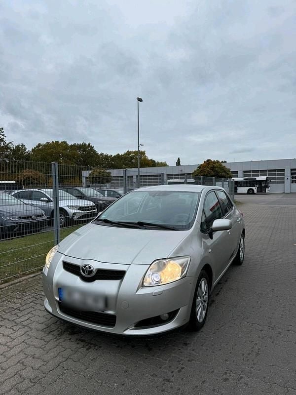 Grau Gebraucht 2025 Toyota Auris Limousine | 2.699 € - Bild 1/4