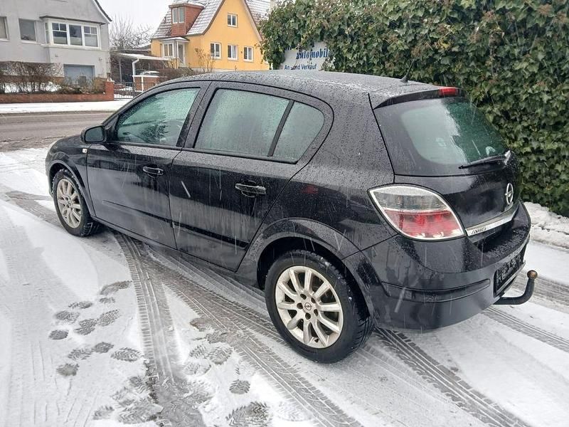Gebraucht Opel Astra 116 PS (85 kW) 2008 Schwarz Limousine