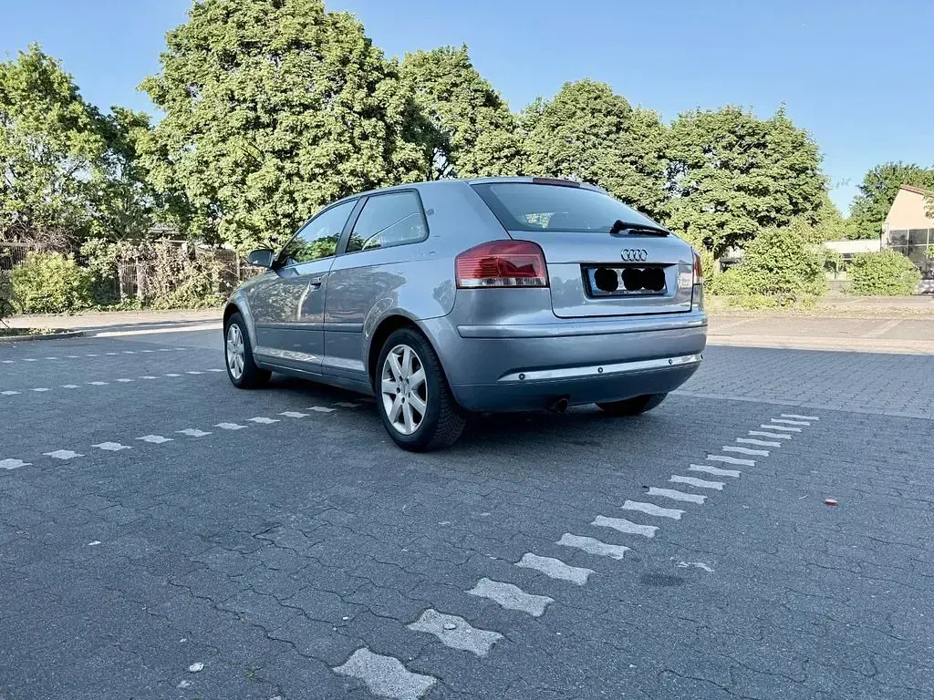 Second-hand Audi A3 Ambiente 102 CP (75 kW) 2004 Argintiu Hatchback