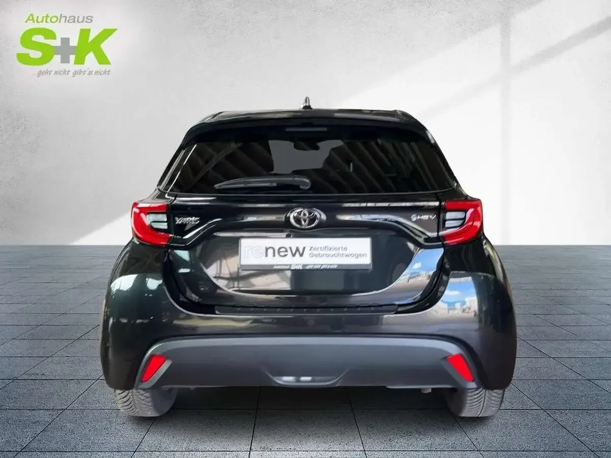 Gebraucht Toyota Yaris 116 PS (85 kW) 2025 Black mica / ink (schwarz) Kleinwagen
