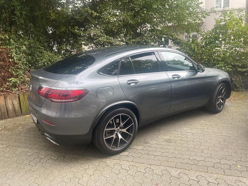 Grau Gebraucht 2020 Mercedes GLC300 AMG Coupé | 39.150 € - Bild 1/4