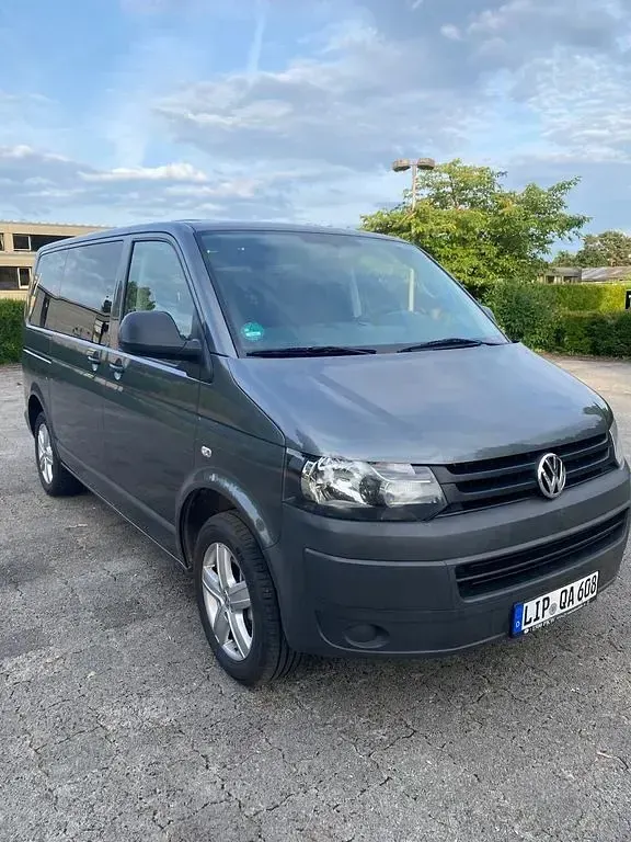 Gebraucht VW Caravelle 179 PS (131 kW) 2010 Grün Van