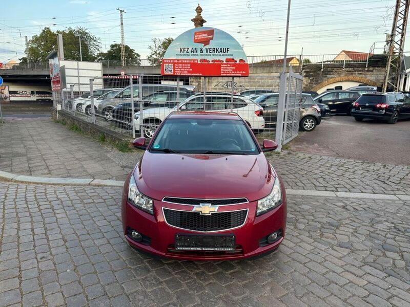 Rot Gebraucht 2013 Chevrolet Cruze LTZ Kleinwagen | 4.490 € (Fairer Preis) - Bild 1/4