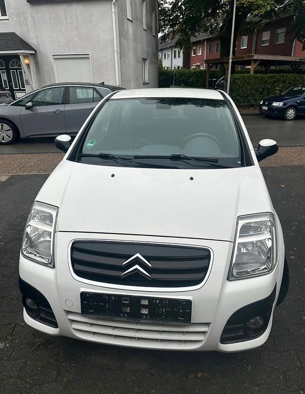 Weiß Gebraucht 2010 Citroën C2 VTR Sport Kleinwagen | 1.950 € - Bild 1/4