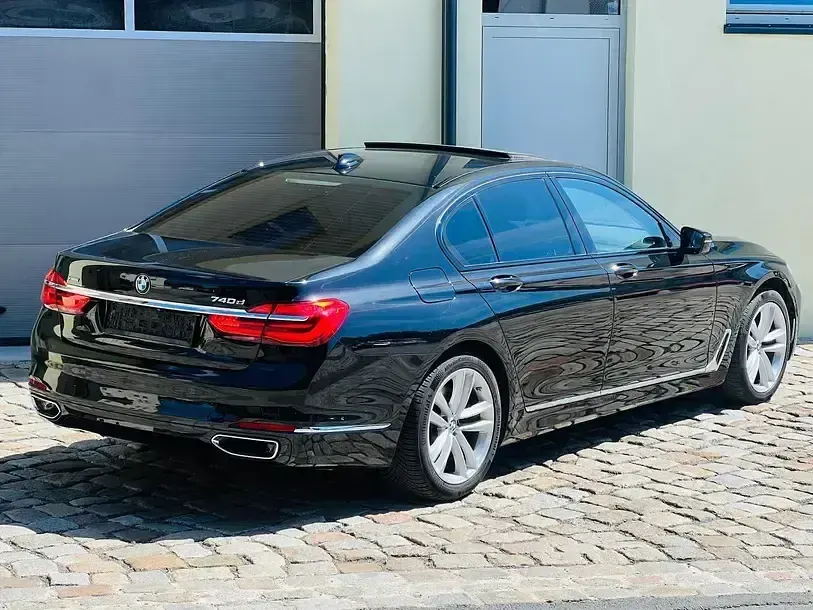 Gebraucht BMW 740 Shadowline 320 PS (235 kW) 2018 Black sapphire Limousine