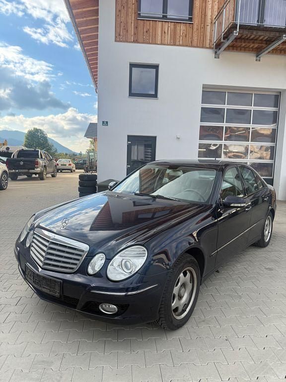 Blau Gebraucht 2008 Mercedes E220 Limousine | 2.699 € (Superpreis) - Bild 1/4