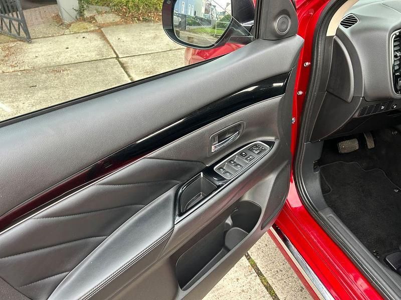 Gebraucht Mitsubishi Outlander P-HEV 224 PS (164 kW) 2019 Rot SUV