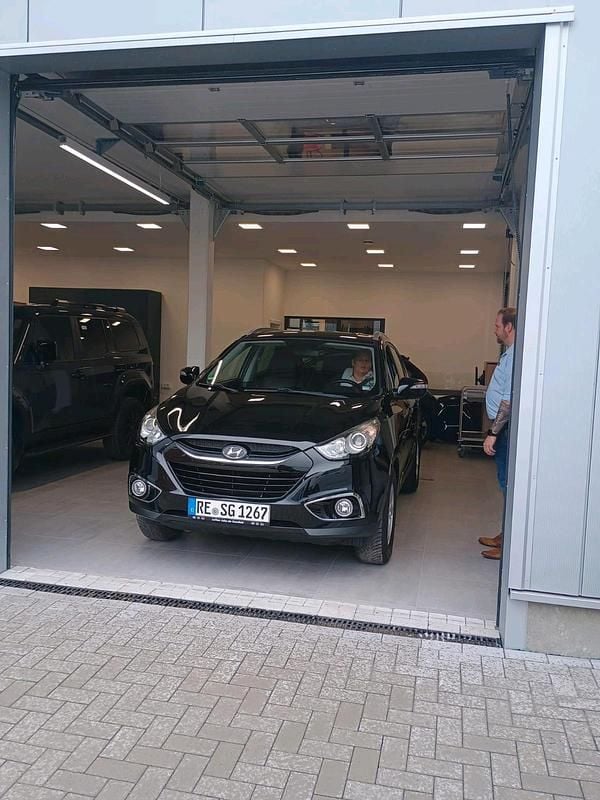 Schwarz Gebraucht 2012 Hyundai ix35 SUV | 10.200 € (Etwas zu teuer) - Bild 1/4