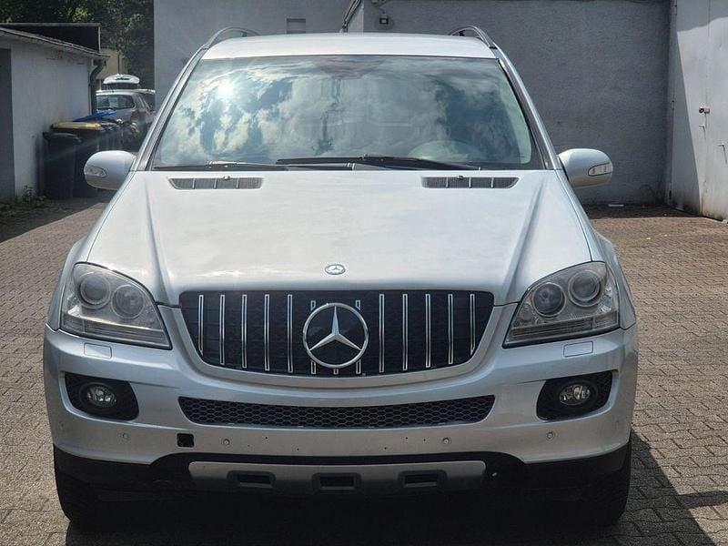 Silber Gebraucht 2006 Mercedes ML350 SUV | 5.999 € (Superpreis) - Bild 1/4