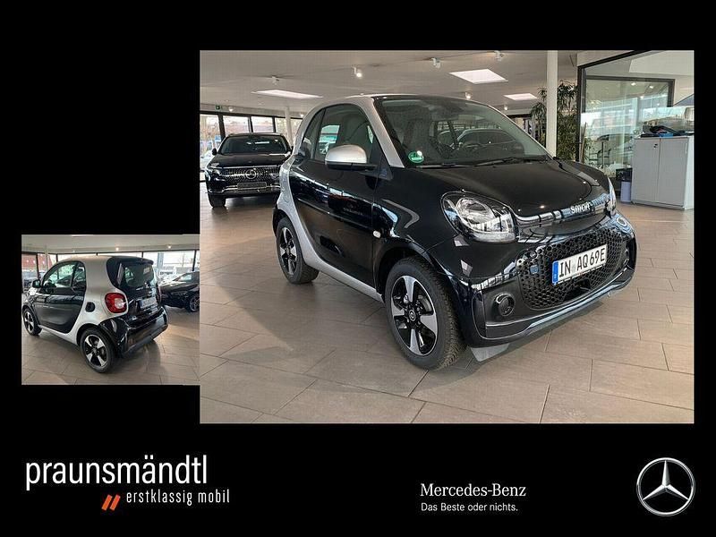 Schwarz Gebraucht 2023 Smart ForTwo Electric Drive Passion Premium Coupé | 18.990 € - Bild 1/4