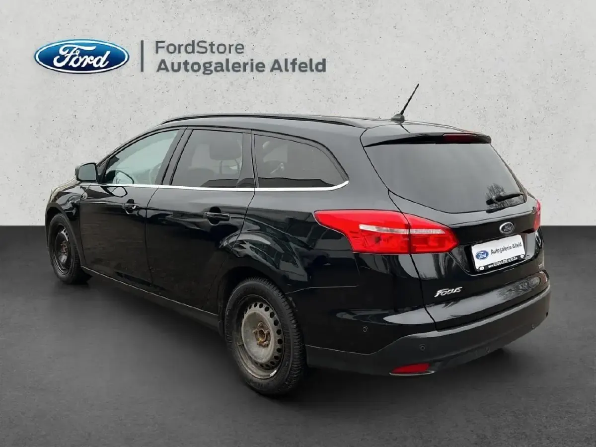 Gebraucht Ford Focus Cool & Connect 101 PS (74 kW) 2018 Schwarz Kombi