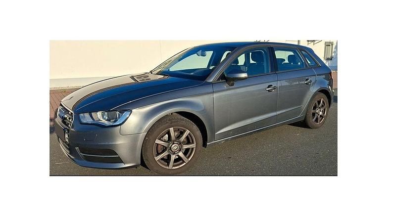 Gebraucht Audi A3 Attraction 122 PS (89 kW) 2014 Grau Limousine