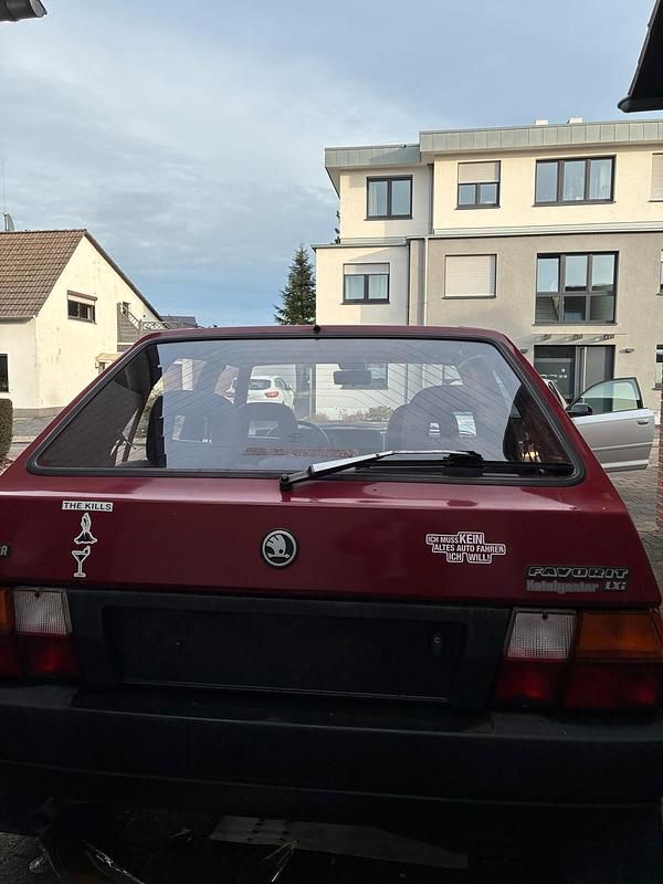 Gebraucht Skoda Favorit 54 PS (39 kW) 1993 Rot Kleinwagen