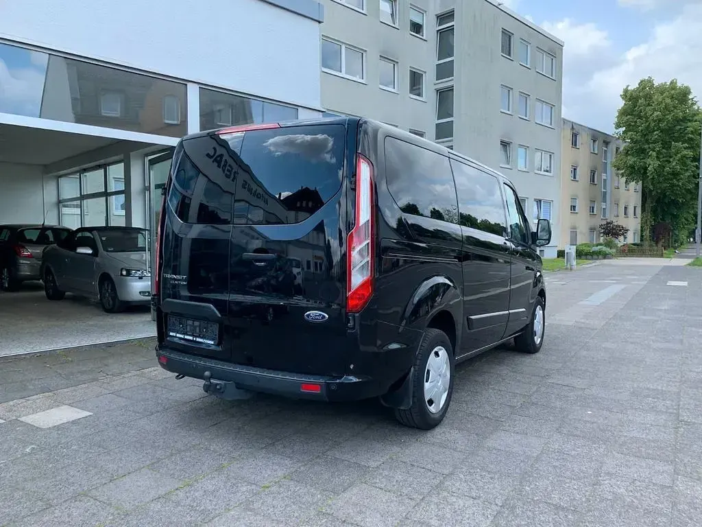 Gebraucht Ford Tourneo Custom Trend 105 PS (77 kW) 2022 Schwarz Van