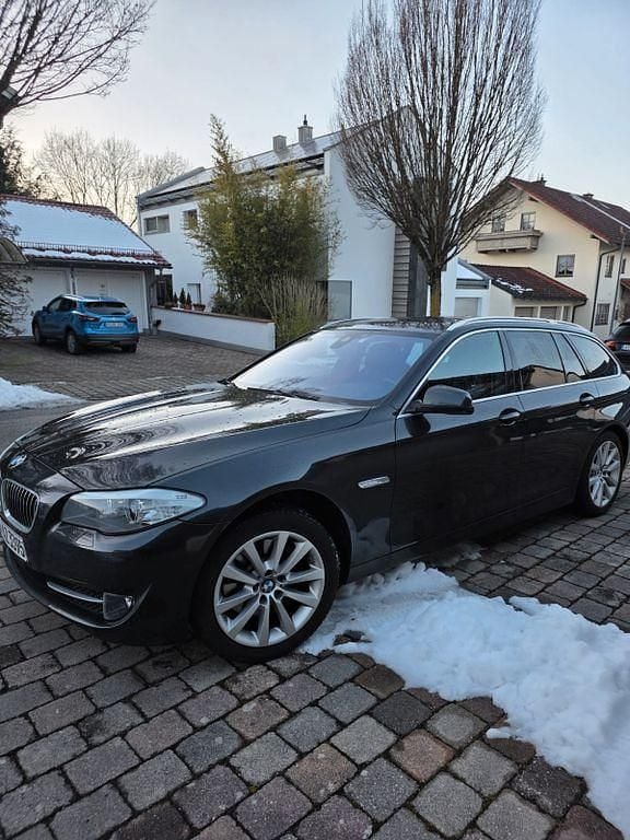 Gebraucht BMW 530 258 PS (189 kW) 2013 Grau Kombi