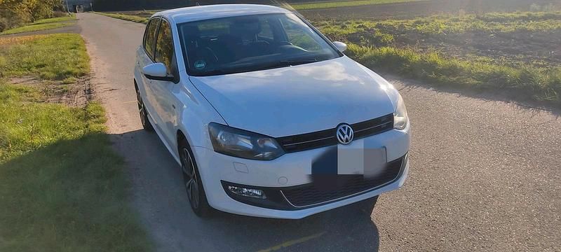 Weiß Gebraucht 2014 VW Polo Life Kleinwagen | 6.300 € (Fairer Preis) - Bild 1/4