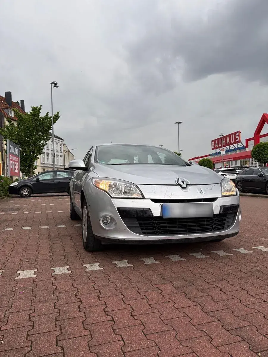 Gebraucht Renault Mégane Expression 101 PS (74 kW) 2012 Silber Limousine