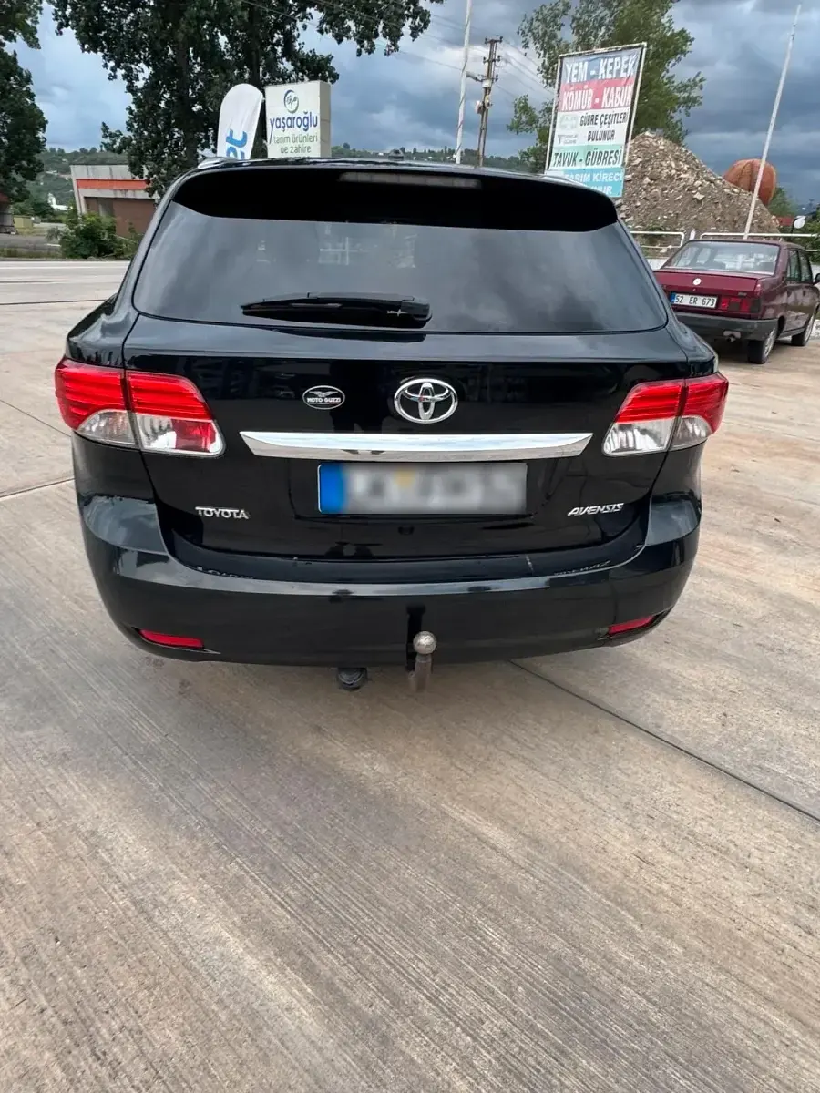 Gebraucht Toyota Avensis 150 PS (110 kW) 2014 Schwarz Kombi