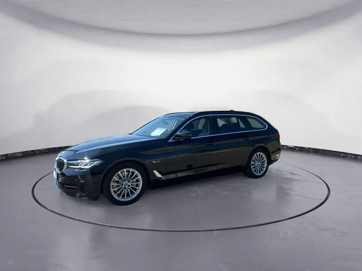 Gebraucht BMW 520 163 PS (119 kW) 2022 Schwarz Kombi