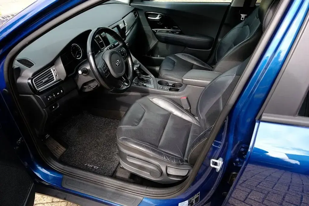Gebraucht Kia Niro 105 PS (77 kW) 2017 Blau SUV