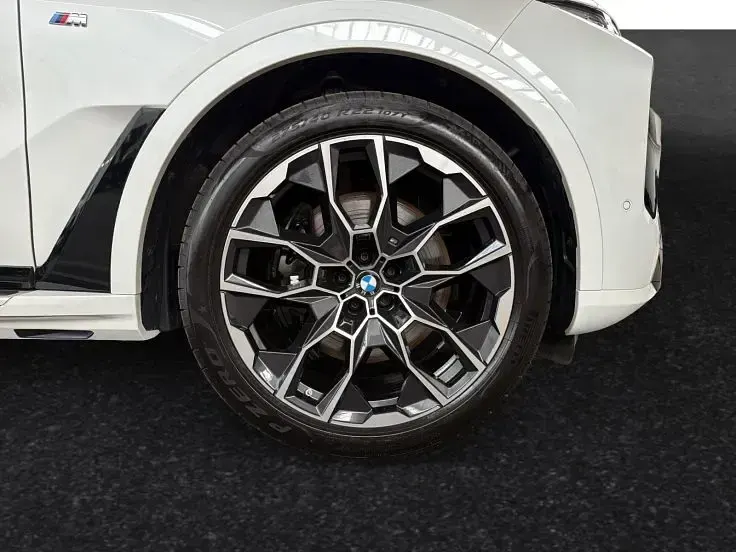Gebraucht BMW X7 M Sport 381 PS (280 kW) 2025 Mineralweiss metallic SUV