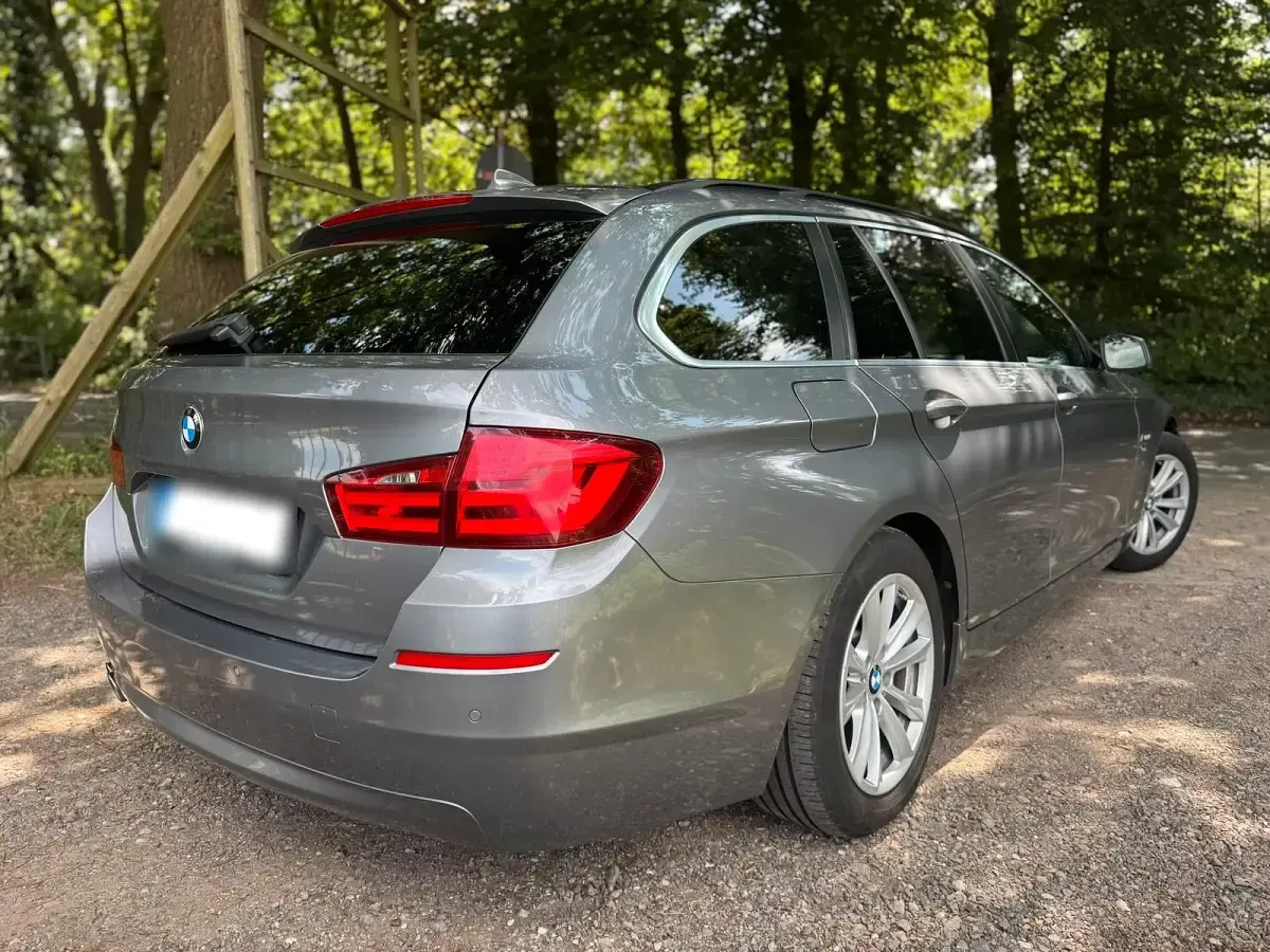 Gebraucht BMW 520 184 PS (135 kW) 2012 Grau Kombi