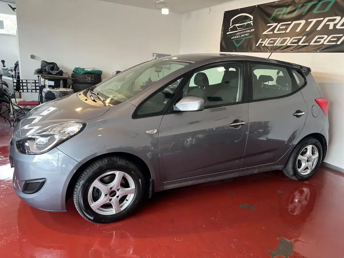 Gebraucht Hyundai ix20 Classic 116 PS (85 kW) 2013 Grau Kleinwagen