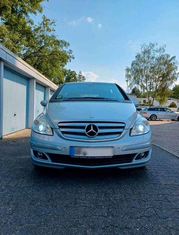 Silber Gebraucht 2006 Mercedes B200 Van / Kleinbus | 5.900 € (Teuer) - Bild 1/4