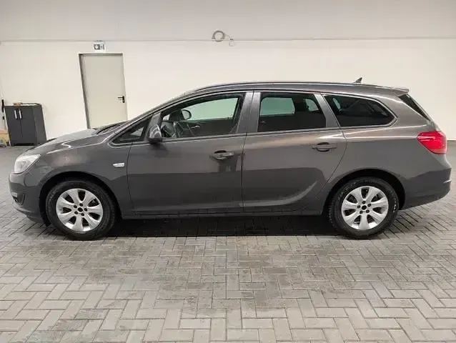 Używany Opel Astra Edition 140 KM (102 kW) 2016 Szary Kombi