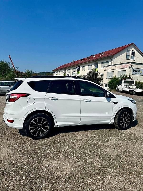 Gebraucht Ford Kuga ST-Line 182 PS (133 kW) 2017 Weiß SUV