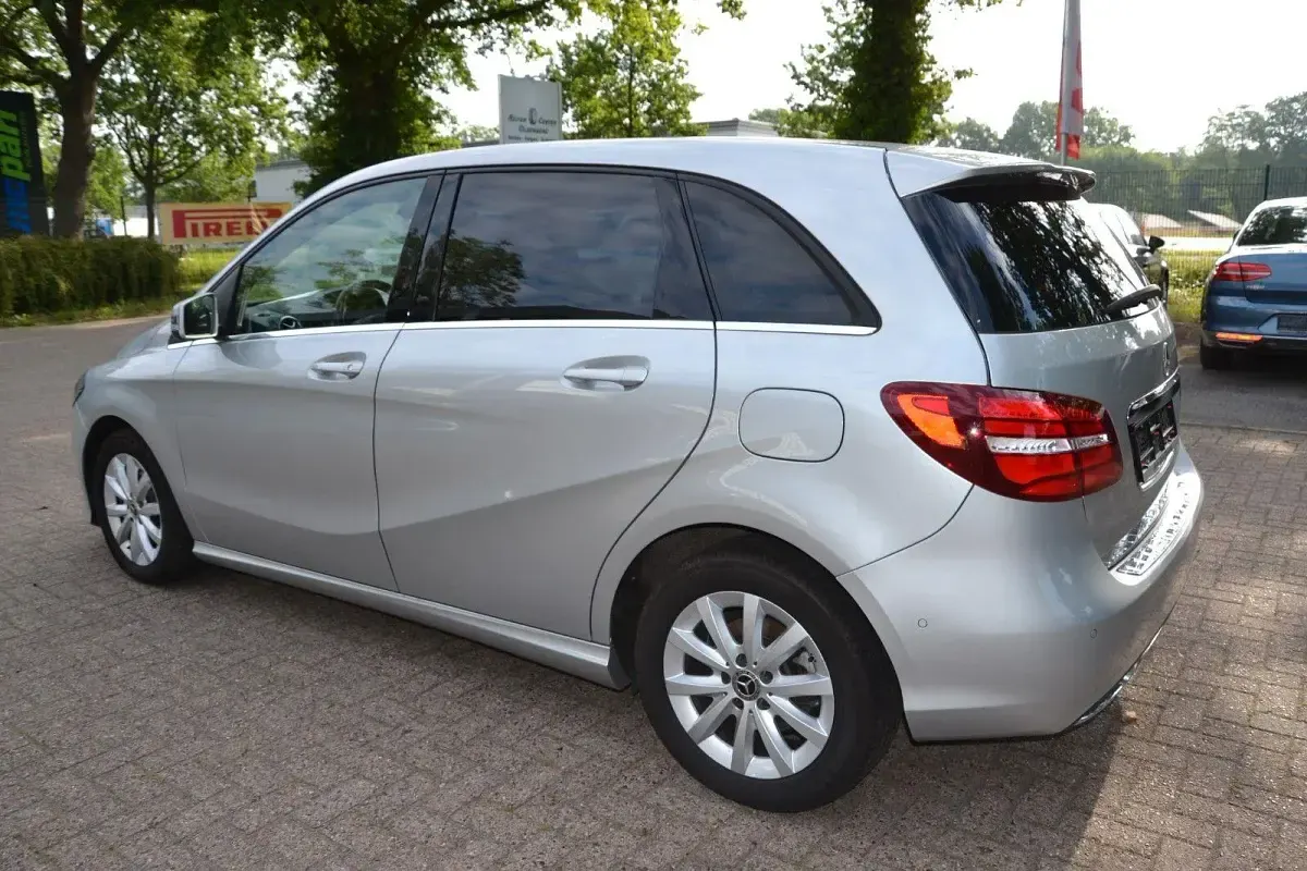 Gebraucht Mercedes B180 Style 109 PS (80 kW) 2017 Silber Kleinwagen