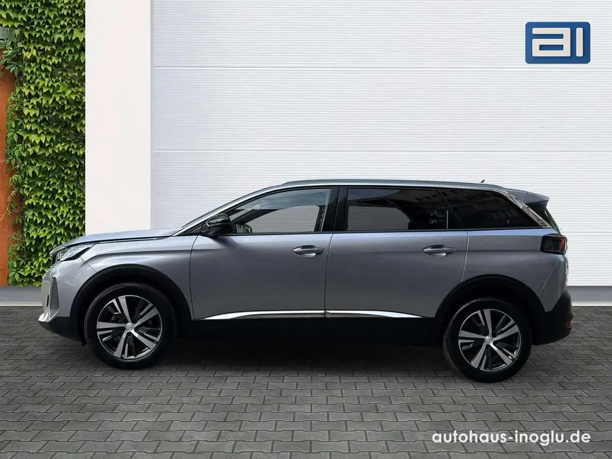 Gebraucht Peugeot 5008 Allure 131 PS (96 kW) 2024 Grau SUV