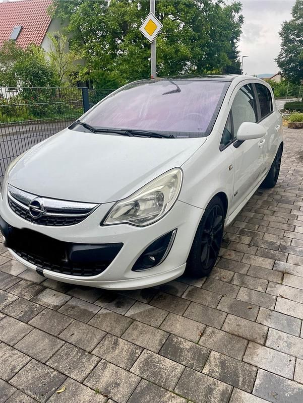 Weiß Gebraucht 2011 Opel Corsa Design Edition Kleinwagen | 4.750 € (Fairer Preis) - Bild 1/4