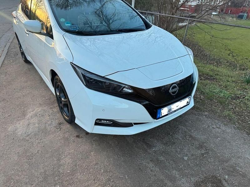 Gebraucht Nissan Leaf Tekna 110 kW (150 PS) 2023 Weiß Kleinwagen
