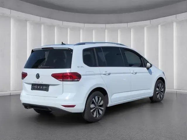 Gebraucht VW Touran Goal 150 PS (110 kW) 2025 Weiss Van / Kleinbus