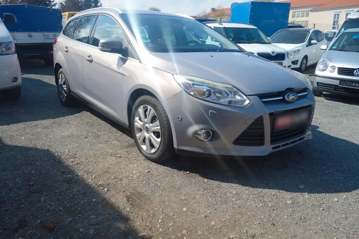 Gebraucht Ford Focus 105 PS (77 kW) 2012 Grau Kombi