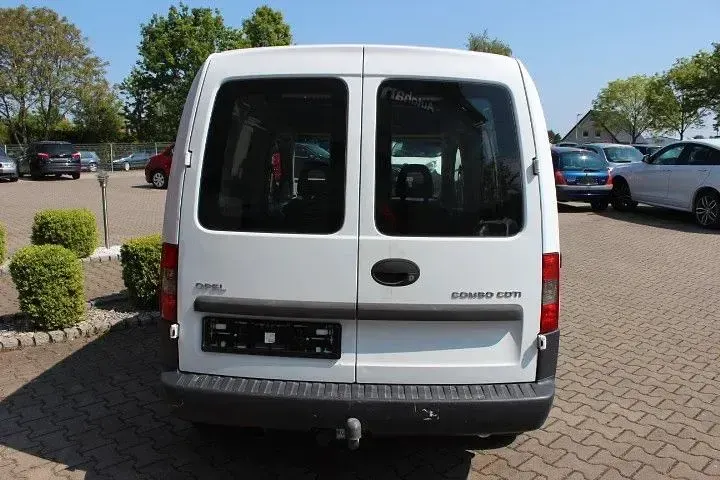 Używany Opel Combo 75 KM (55 kW) 2007 Biały Minivan