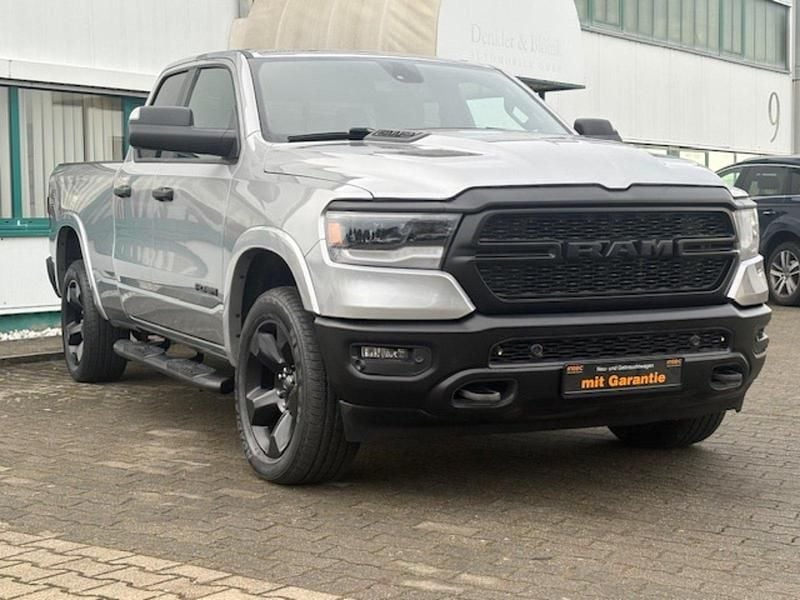 Silber Gebraucht 2021 Dodge Ram Abholung | 37.990 € (Guter Preis) - Bild 1/4