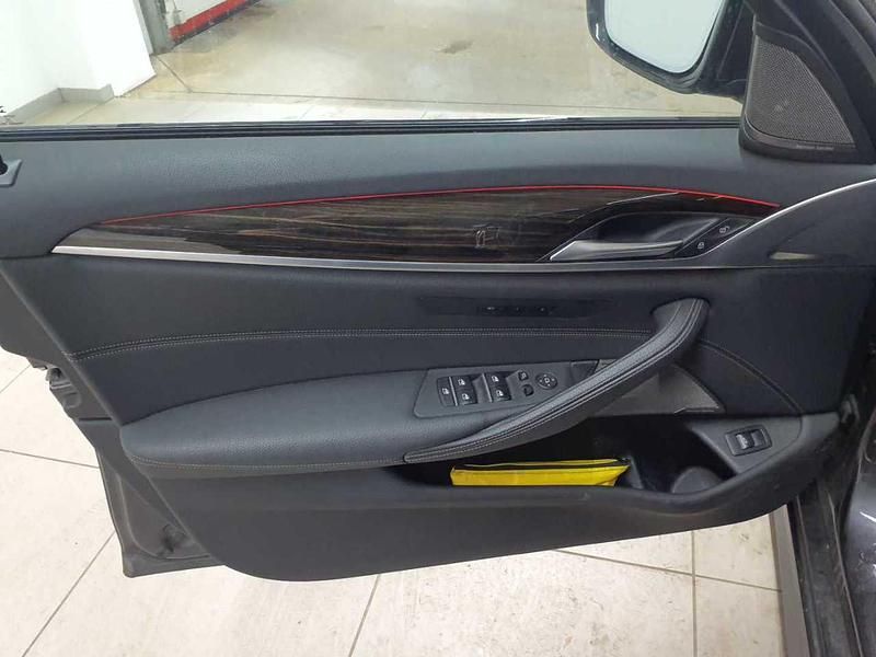 Gebraucht BMW 540 Sport Line 340 PS (250 kW) 2022 Sophistograu brillanteffekt metallic Kombi