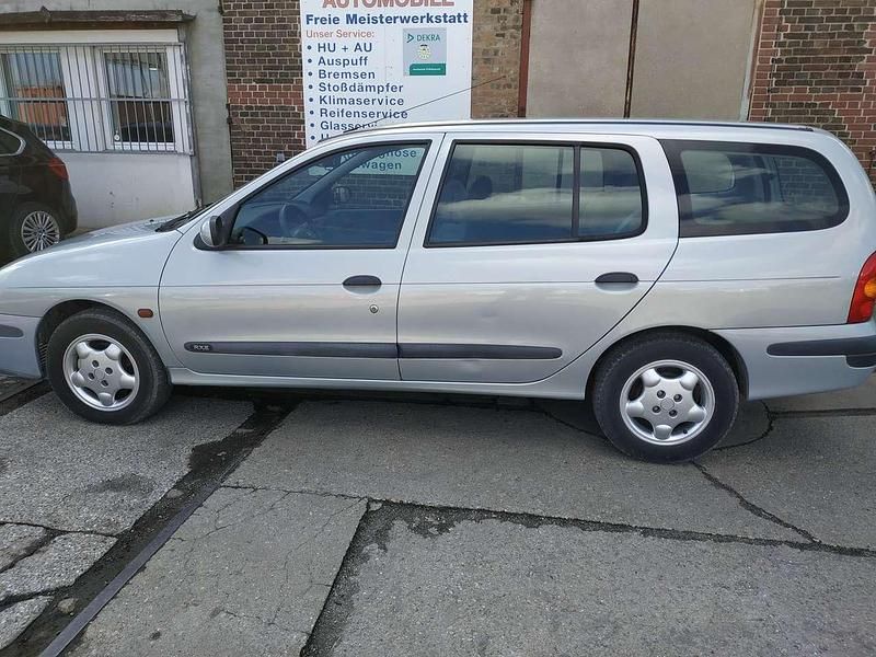 Gebraucht Renault Mégane GrandTour 95 PS (69 kW) 1999 Grau Kombi