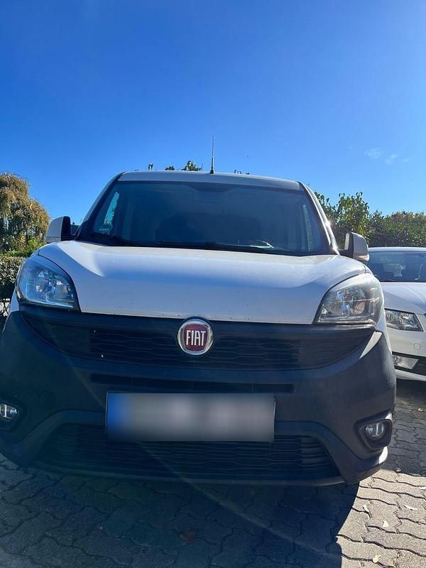 Gebraucht Fiat Doblò 95 PS (69 kW) 2019 Weiß Van / Kleinbus