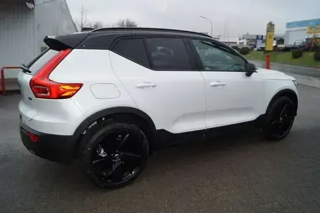 Gebraucht Volvo XC40 Plus 197 PS (144 kW) 2025 Weiß SUV