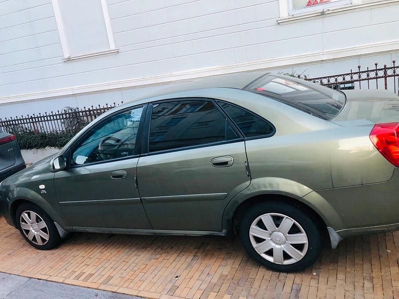 Gebraucht Chevrolet Kalos 125 PS (91 kW) 2004 Grün Limousine