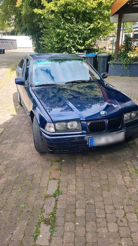 Blau Gebraucht 1997 BMW 316 Compact Kleinwagen | 950 € (Superpreis) - Bild 1/4