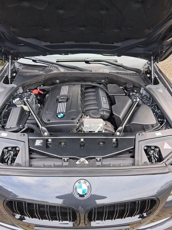 Gebraucht BMW 530 272 PS (200 kW) 2012 Grau Kombi