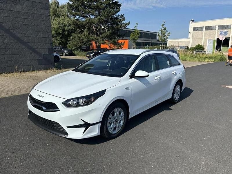 Weiss Neu 2024 Kia Ceed | 20.470 € (Guter Preis) - Bild 1/4