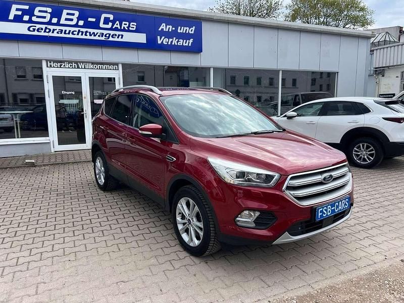 Gebraucht Ford Kuga Titanium 150 PS (110 kW) 2019 Rot SUV